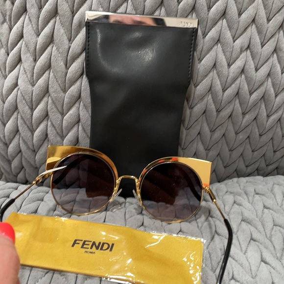 Fendi sunglasses 215 - Picture 5 of 10